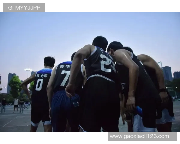 重庆篮球队的团队协作之道：凝聚力与默契的完美结合